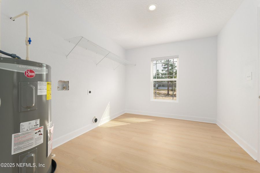 Spacious, unfurnished interior of a new home in , Keystone Heights (Image 10).