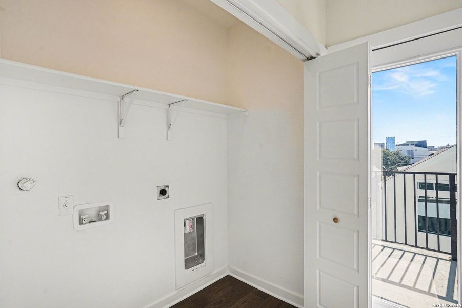 Spacious, unfurnished interior of a new home in , San Antonio (Image 11).