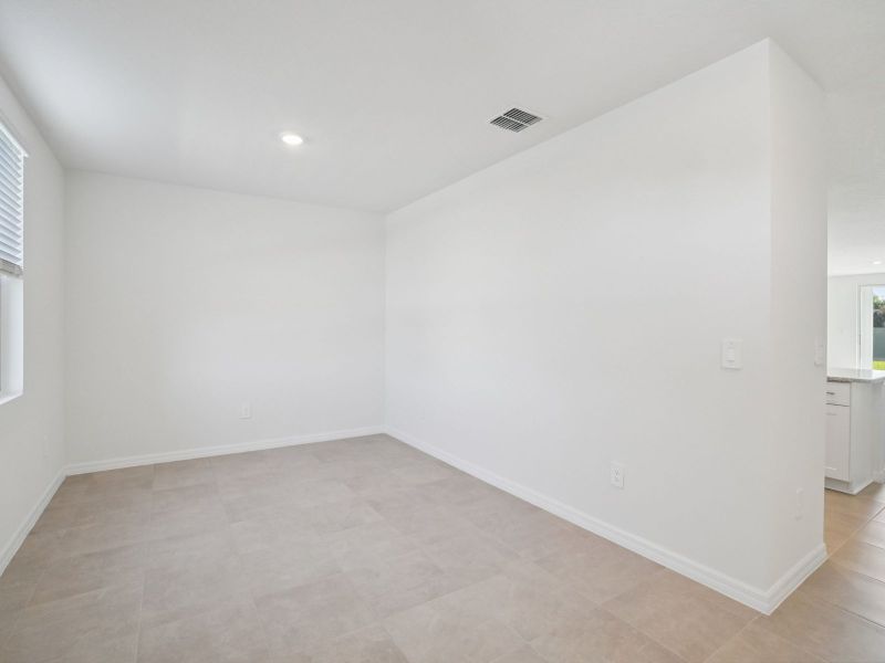 Spacious, unfurnished interior of a new home in Two Rivers - Classic Series, Zephyrhills (Image 16).