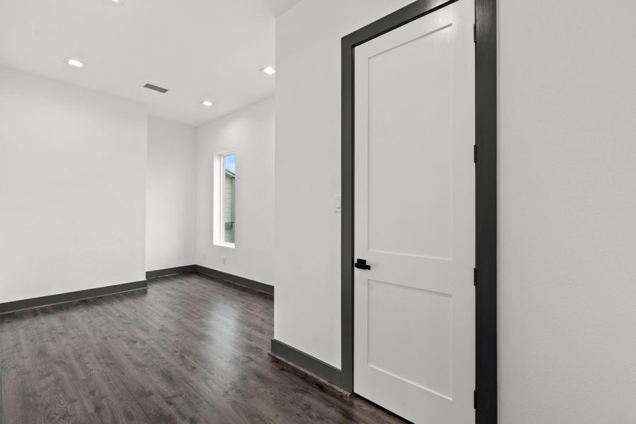 Spacious, unfurnished interior of a new home in , Houston (Image 30).