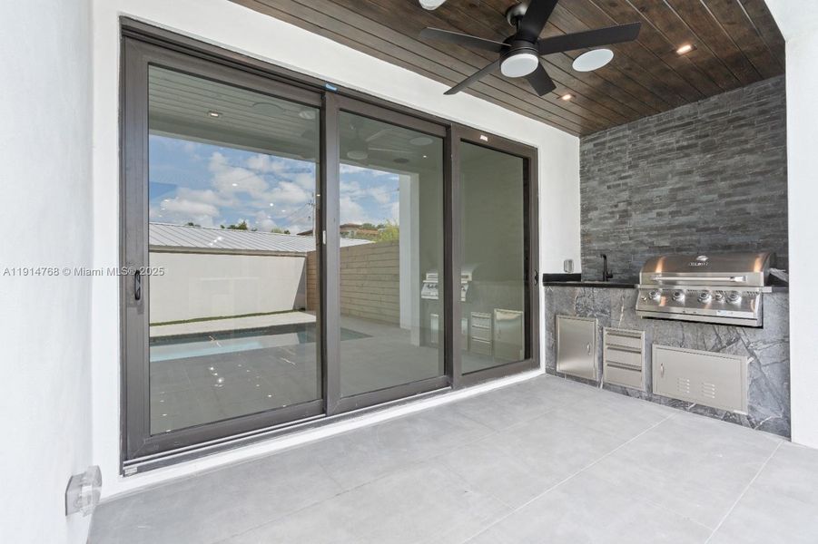 Exterior details and patio area of a home in , Fort Lauderdale (Image 3).