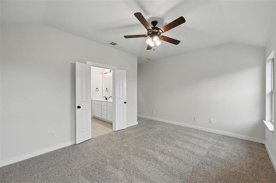 Spacious, unfurnished interior of a new home in Trail Creek, Cleburne (Image 25). Spacious, unfurnished interior of a new home in Trail Creek, Cleburne (Image 25).