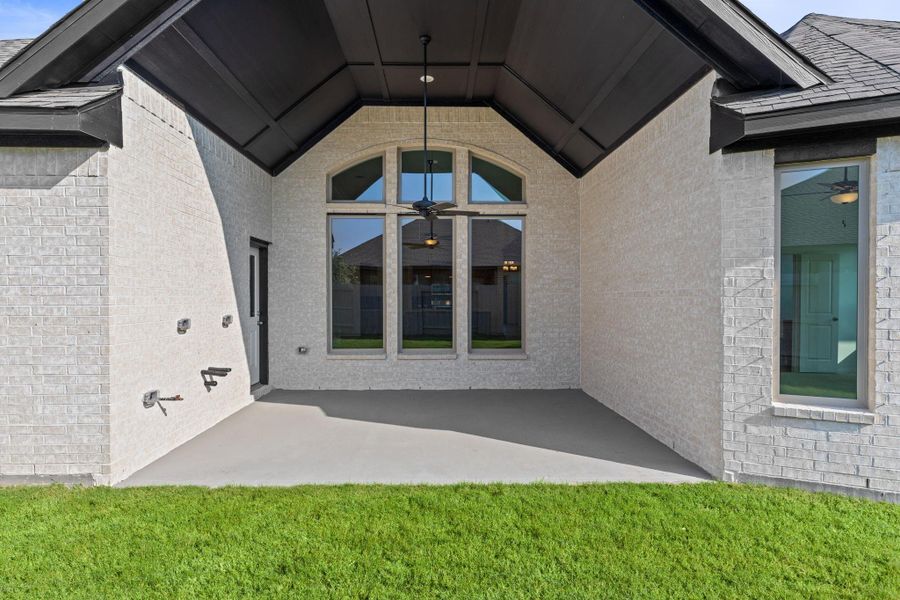 Exterior details and patio area of a home in Pomona, Manvel (Image 4).