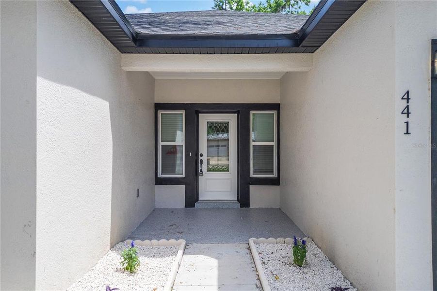 Exterior details and patio area of a home in , Daytona Beach (Image 3).