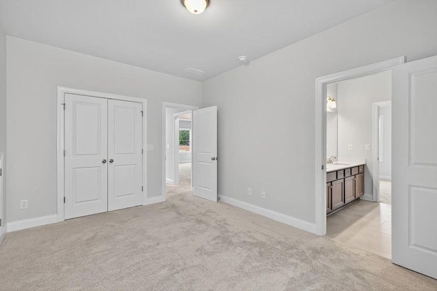 Spacious, unfurnished interior of a new home in Hemingway, Flowery Branch (Image 25).