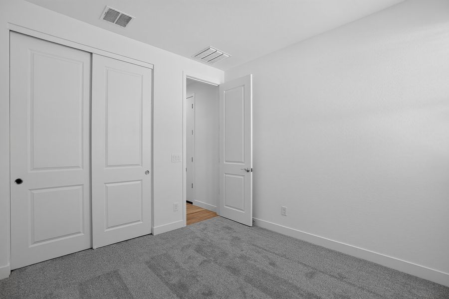 Spacious, unfurnished interior of a new home in Artisan at Asante, Surprise (Image 24).