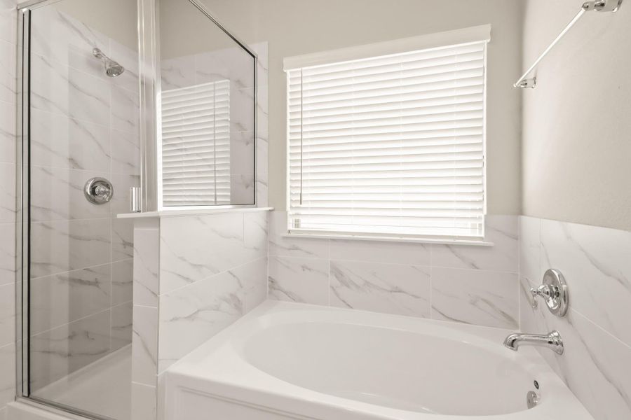 Furnished interior view inside a new home in Westridge Cove 40', Conroe (Image 5).