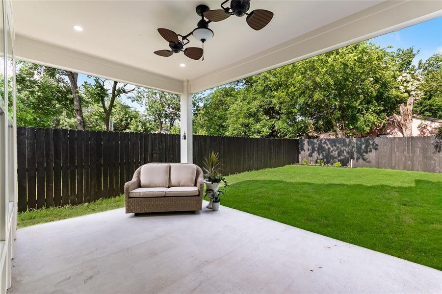 Exterior details and patio area of a home in , Dallas (Image 3).