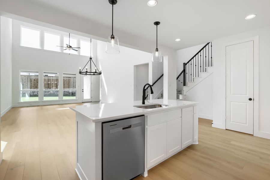2615 Cedar - Kitchen