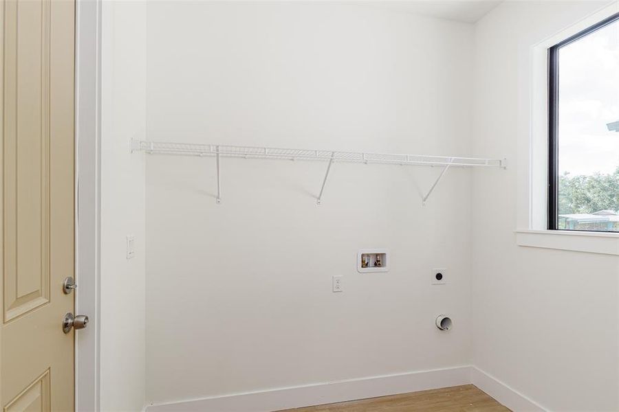 Spacious, unfurnished interior of a new home in , Tampa (Image 19).