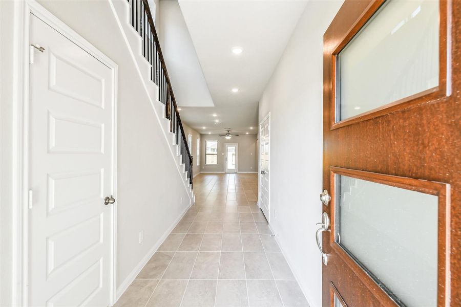Spacious, unfurnished interior of a new home in Anderson Lakes, Houston (Image 35).
