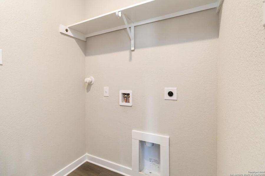 Spacious, unfurnished interior of a new home in Applewhite Meadows, San Antonio (Image 16).