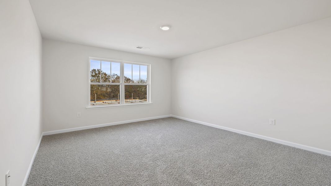 Spacious, unfurnished interior of a new home in Tanglewood Townes, Greenville (Image 22).