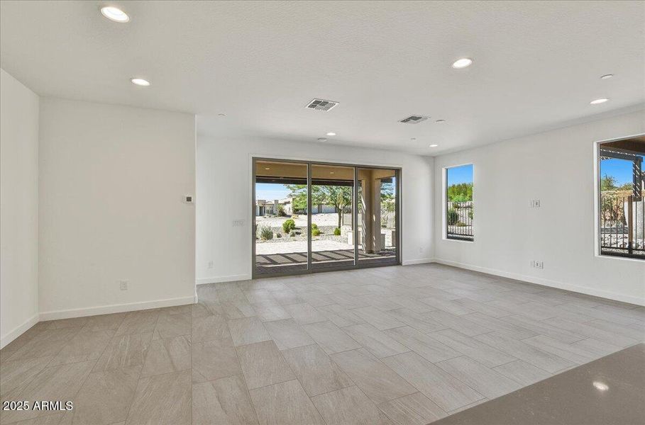 12-Dining to Family 12-Dining to Family