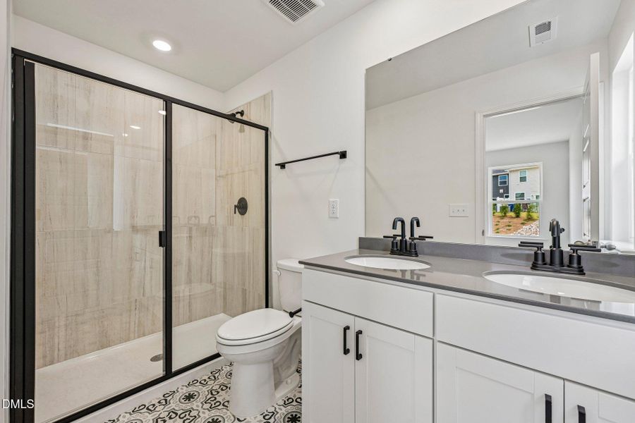 25-web-or-mls-Glen Lyon Dr-S2706-025