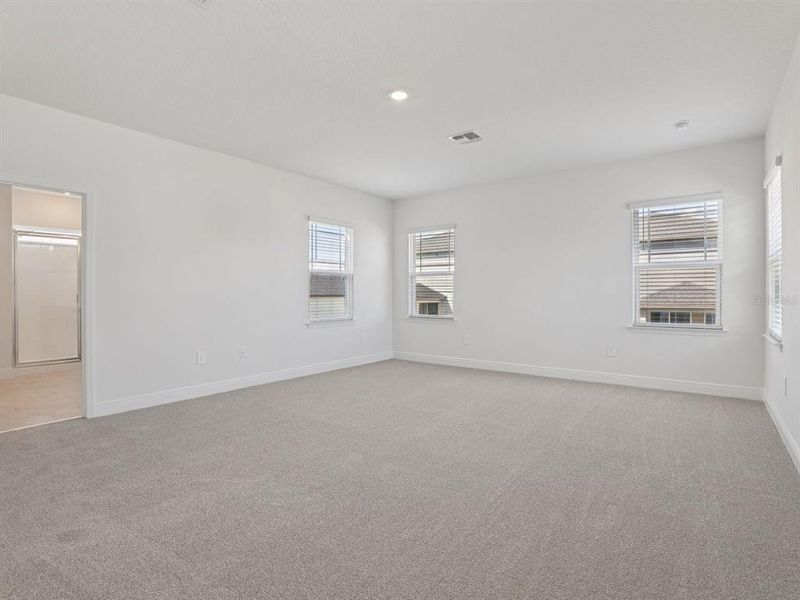 Spacious, unfurnished interior of a new home in Cyrene at Minneola, Minneola (Image 10).