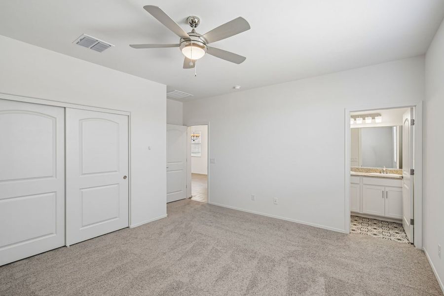 Spacious, unfurnished interior of a new home in Mandarina Reserve, Marana (Image 23).