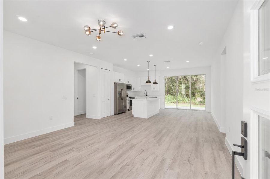 Spacious, unfurnished interior of a new home in , Ocala (Image 20).