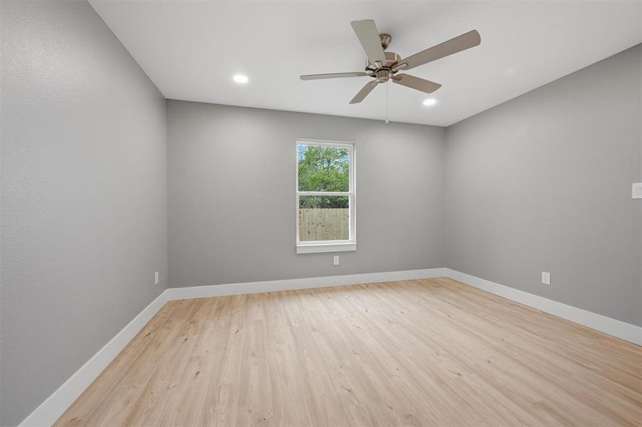 Spacious, unfurnished interior of a new home in , Sherman (Image 20).