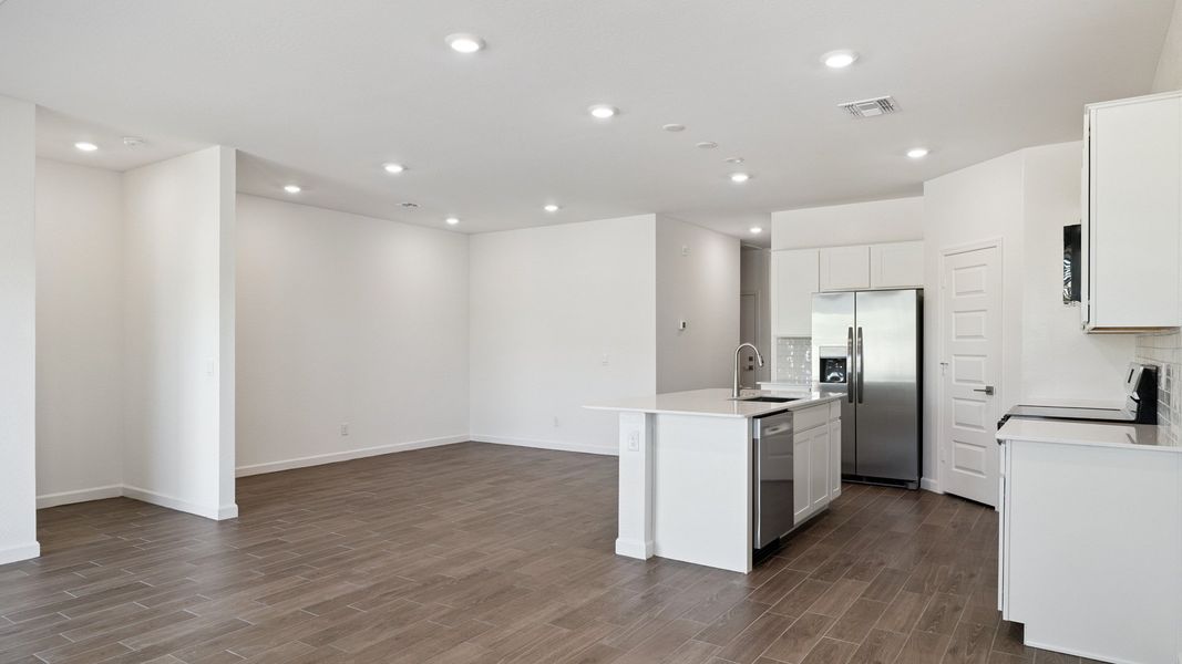 Spacious, unfurnished interior of a new home in Del Rio Ranch, Avondale (Image 21). Spacious, unfurnished interior of a new home in Del Rio Ranch, Avondale (Image 21).