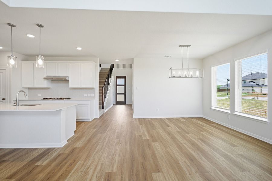 Spacious, unfurnished interior of a new home in La Terra, Celina (Image 49).
