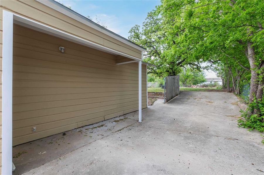 Exterior details and patio area of a home in , Brownwood (Image 18).
