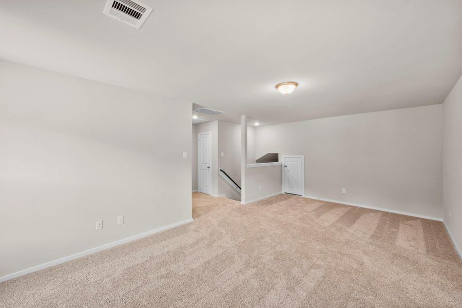 Spacious, unfurnished interior of a new home in Westridge Cove, Conroe (Image 27).