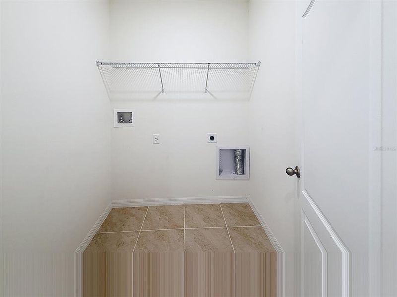 Spacious, unfurnished interior of a new home in , Lakeland (Image 18).
