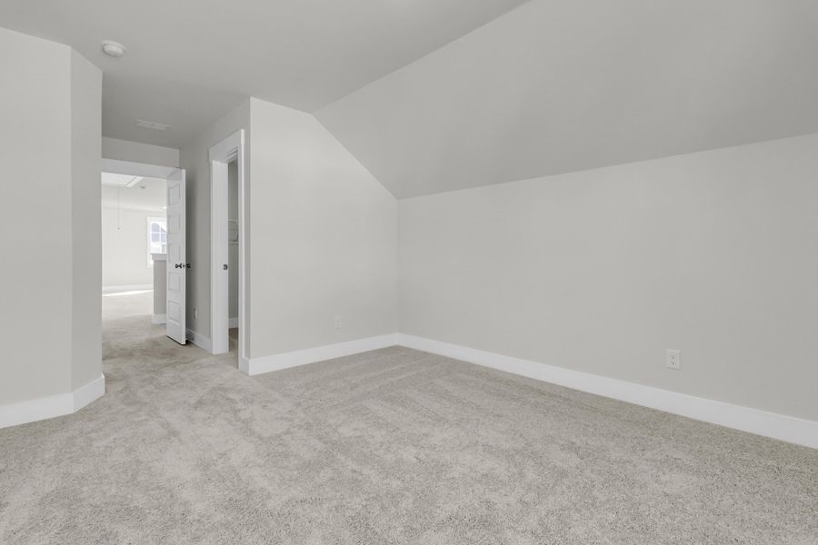 Spacious, unfurnished interior of a new home in , Summerville (Image 35).
