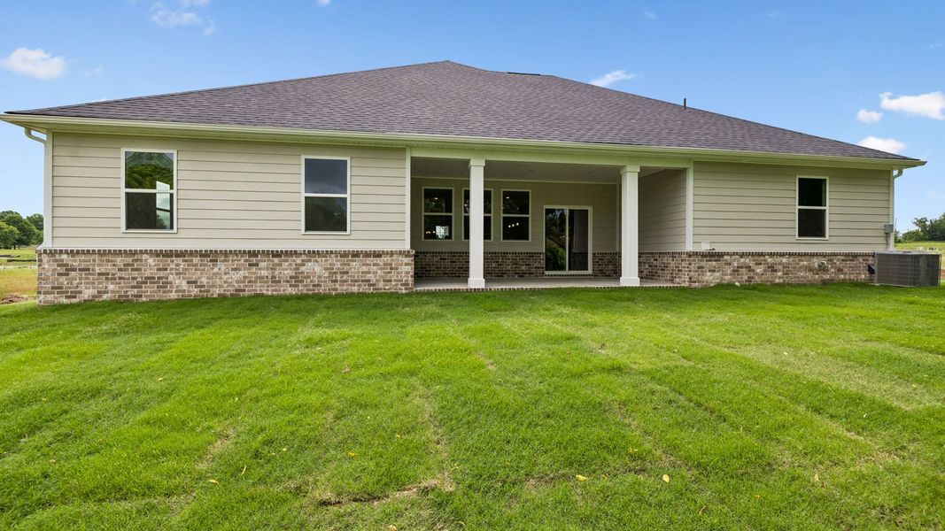Representative exterior details of a home built from the Holden by D.R. Horton in Harvest Point, Spring Hill (Image 38).