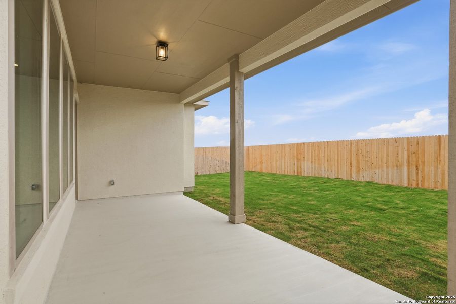 Exterior details and patio area of a home in Haby Hill 50s, San Antonio (Image 28).