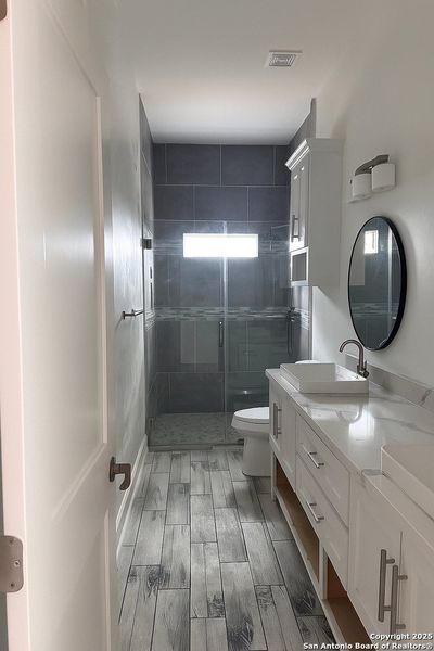 Furnished interior view inside a new home in , Kerrville (Image 4).