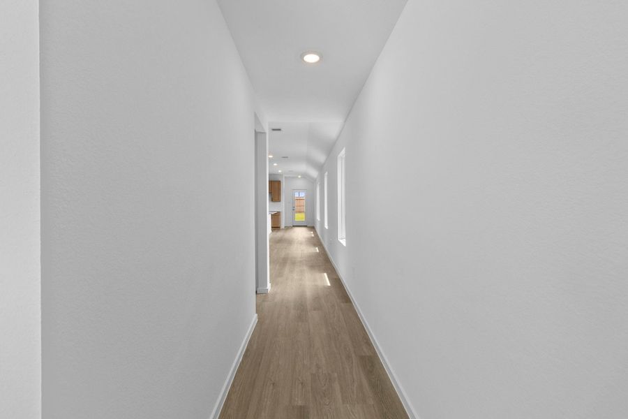 Spacious, unfurnished interior of a new home in Cypress Green, Tomball (Image 19).