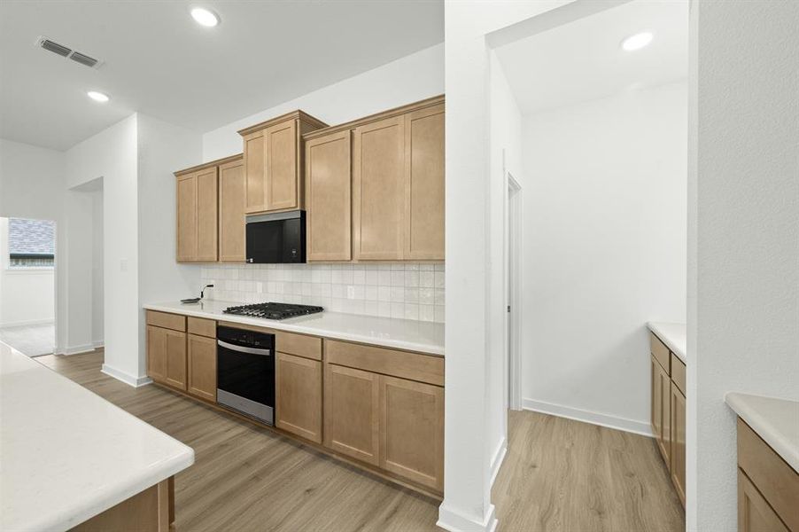 6921 Freight Train- Kitchen-4