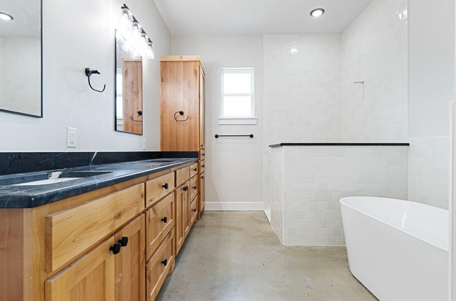 Furnished interior view inside a new home in , Gatesville (Image 5).