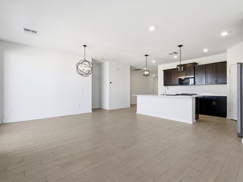 Spacious, unfurnished interior of a new home in Meritage Homes by Teravalis - Estate Series, Buckeye (Image 10).