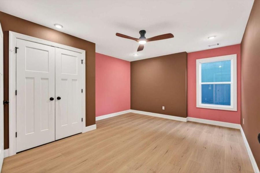 Spacious, unfurnished interior of a new home in , Blue Ridge (Image 16).