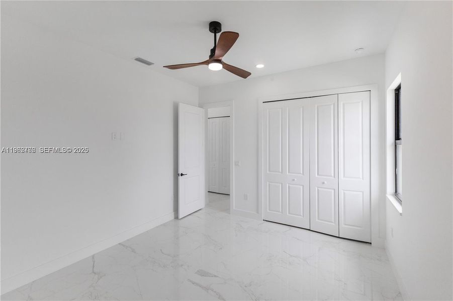 Spacious, unfurnished interior of a new home in , Cape Coral (Image 12).