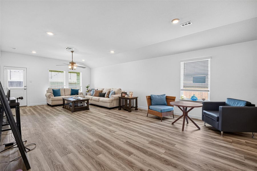 Furnished interior view inside a new home in Pelican Pointe, Texas City (Image 8). Furnished interior view inside a new home in Pelican Pointe, Texas City (Image 8).
