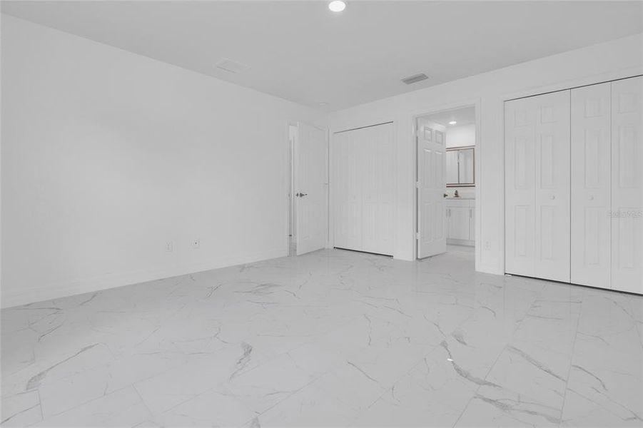 Spacious, unfurnished interior of a new home in , Cape Coral (Image 32).