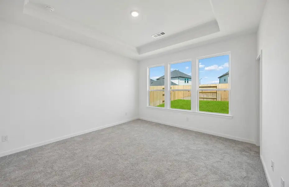 Spacious, unfurnished interior of a new home in Ryehill, Sugar Land (Image 20).