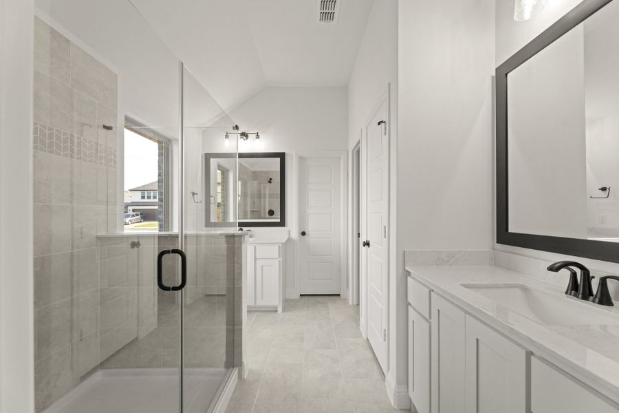 Furnished interior view inside a new home in Meadow Run, Melissa (Image 8). Furnished interior view inside a new home in Meadow Run, Melissa (Image 8).