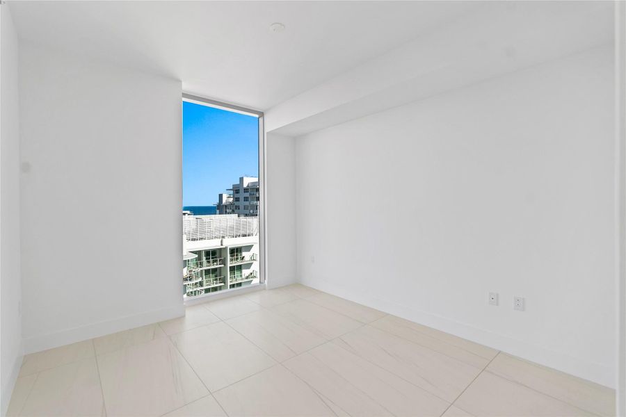 Spacious, unfurnished interior of a new home in , Fort Lauderdale (Image 53).
