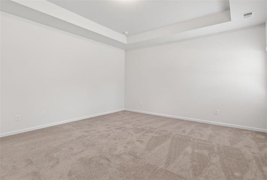 Spacious, unfurnished interior of a new home in Oakmont, Dallas (Image 39).