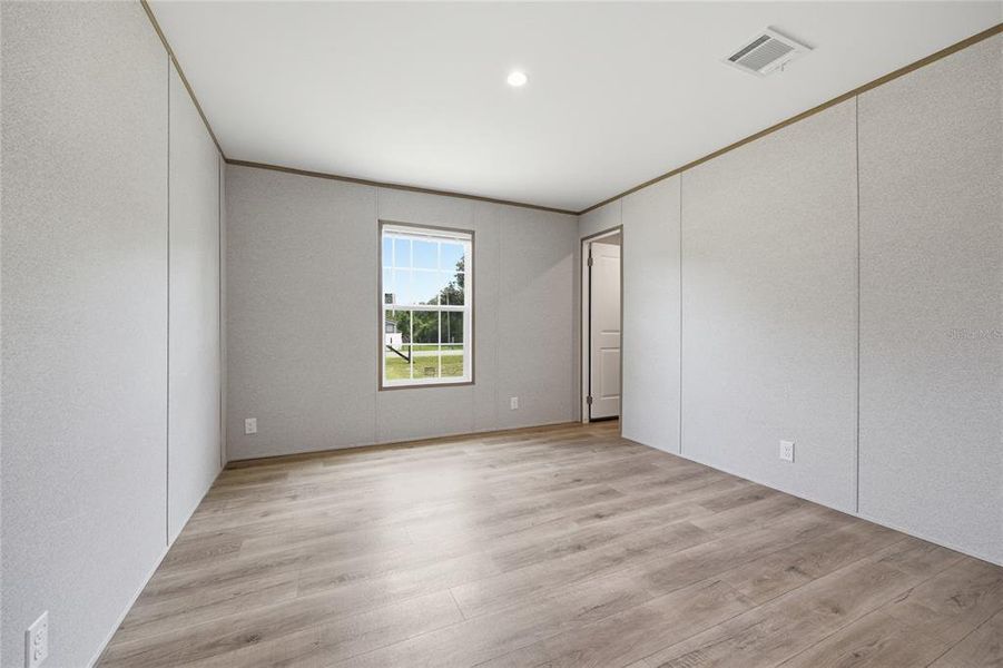 Spacious, unfurnished interior of a new home in , Bronson (Image 40).