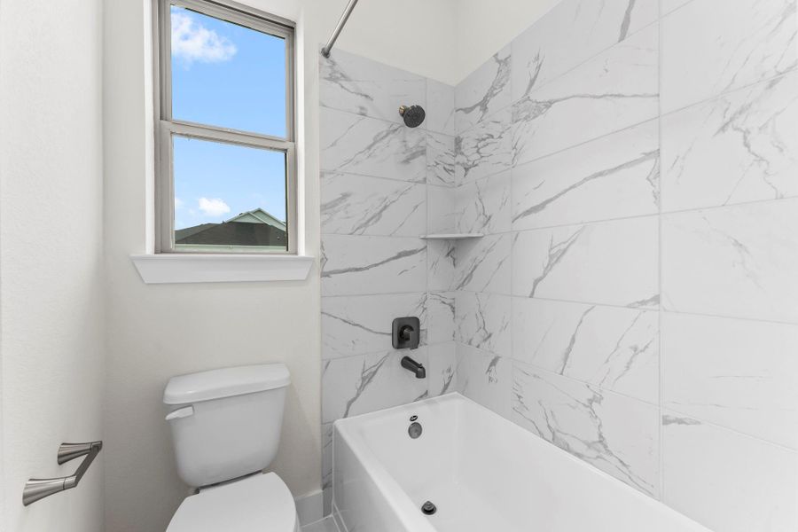 Furnished interior view inside a new home in Lakeview, Waller (Image 6).