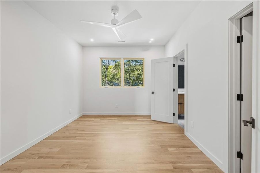 Spacious, unfurnished interior of a new home in , Atlanta (Image 24).