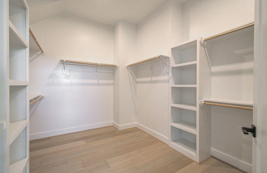 Spacious, unfurnished interior of a new home in , Houston (Image 23).