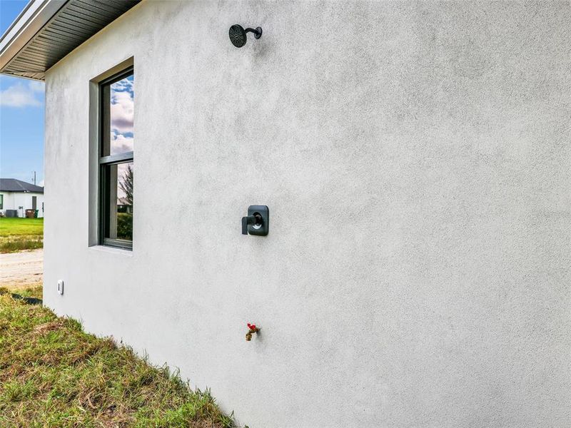 Exterior details and patio area of a home in , Cape Coral (Image 28).