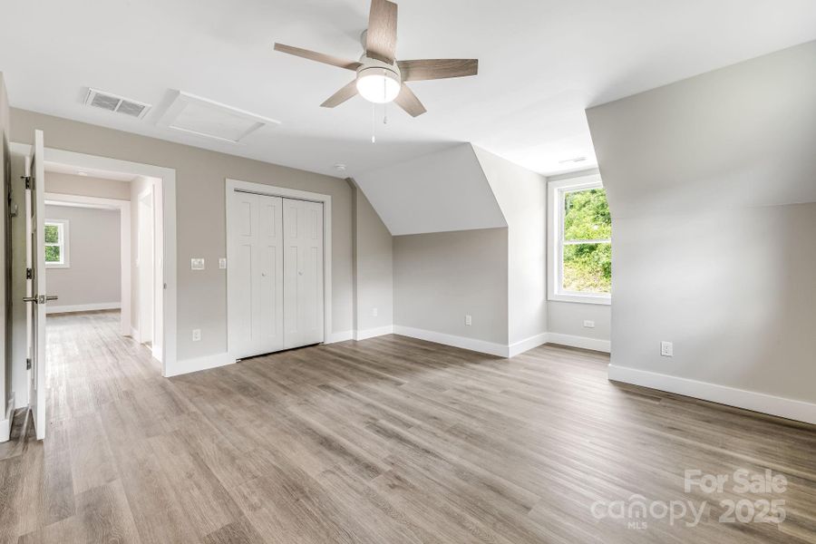 Spacious, unfurnished interior of a new home in , Asheville (Image 32).